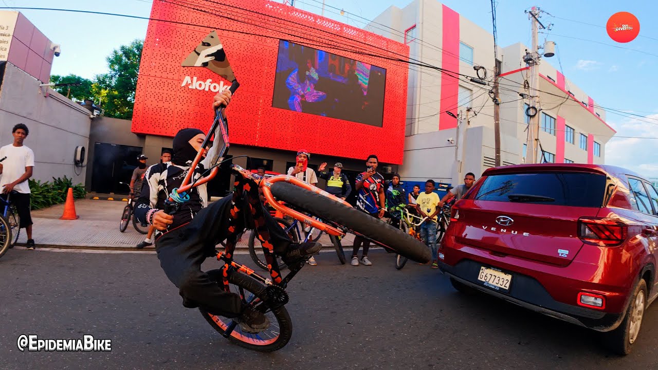 EL EDIFICIO ROJO / ¡Mira las acrobacias más locas en bici!