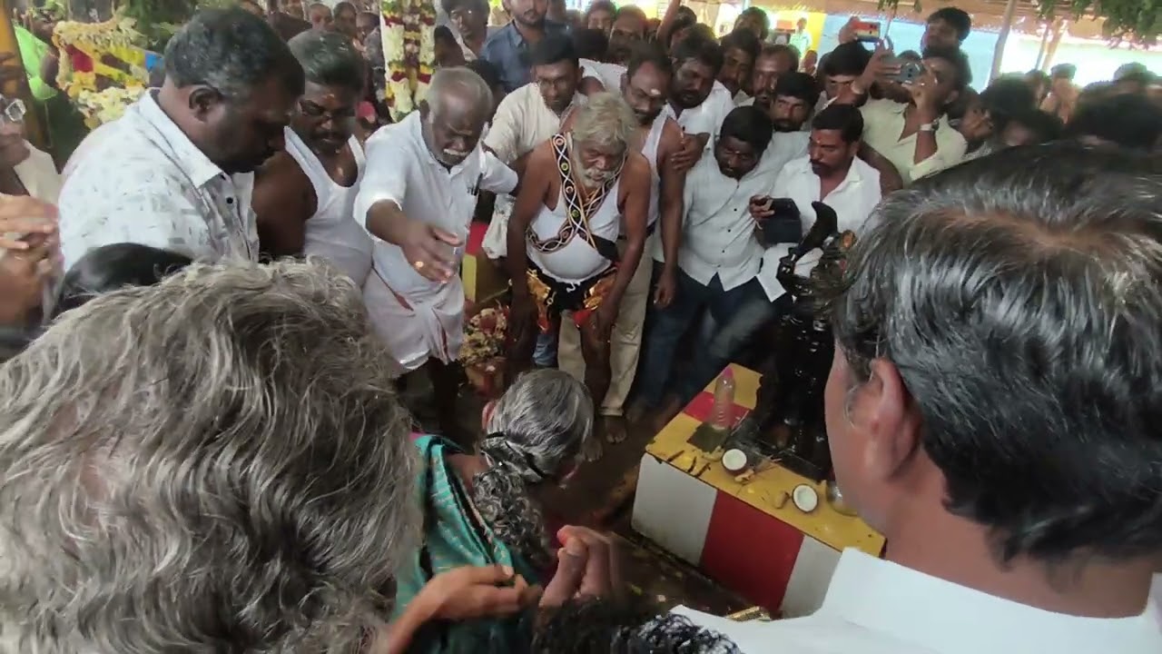 கருப்புசாமி சாப்பாடு எடுக்க வருதல்
