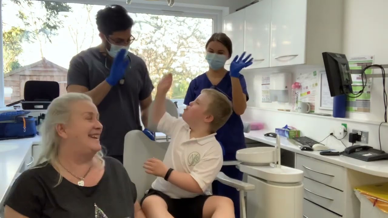 Makaton for ‘DENTIST’ 🦷
