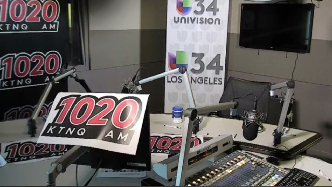 Al AIRE hablando de Vicente Fernandez para Univision Radio, KTNQ 1020 AM. L.A. California.