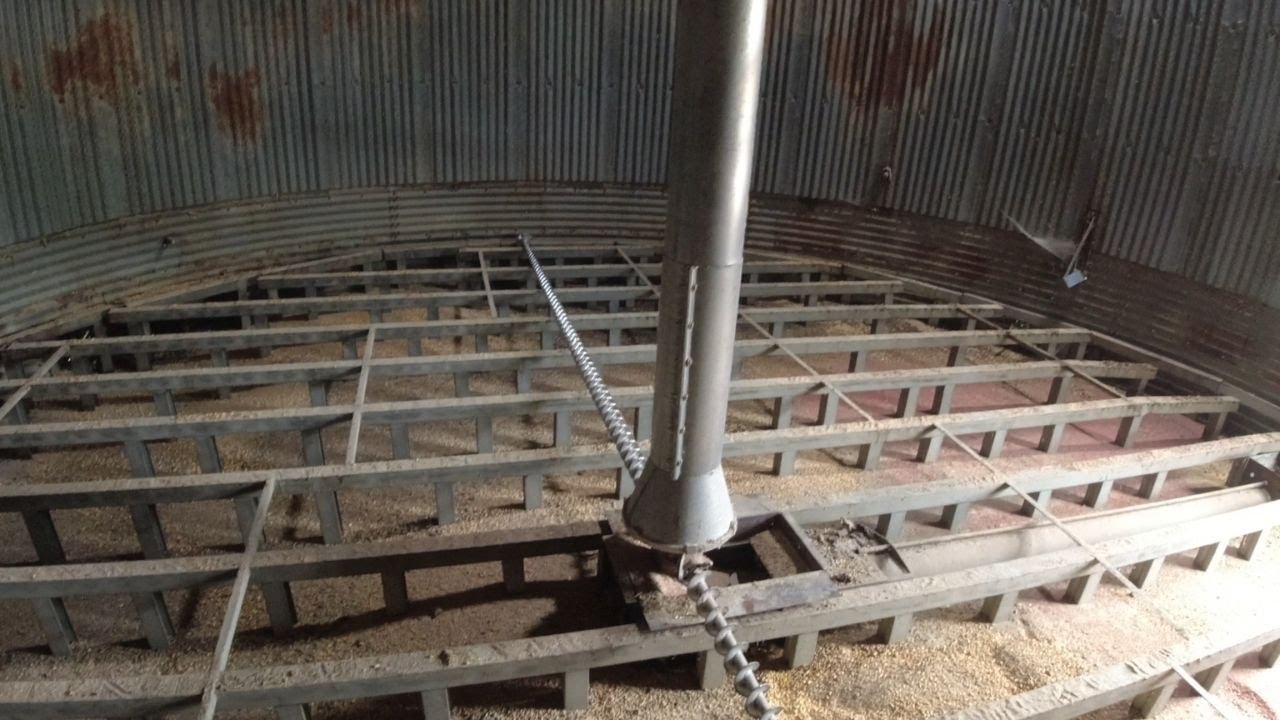 Tearing The Floor Out of My 50 Year Old Grain Bin.