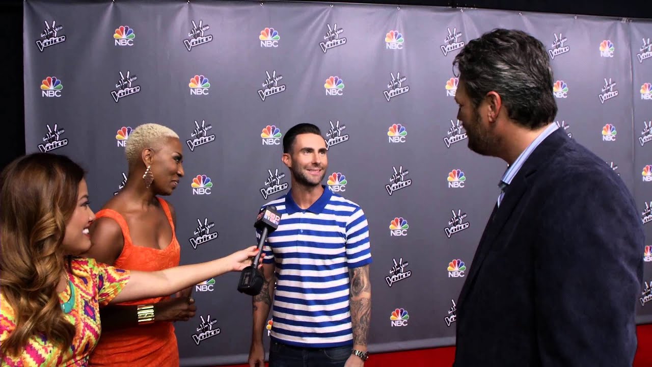 Adam Levine & Blake Shelton Enjoy Some Backstage Trask Talk!