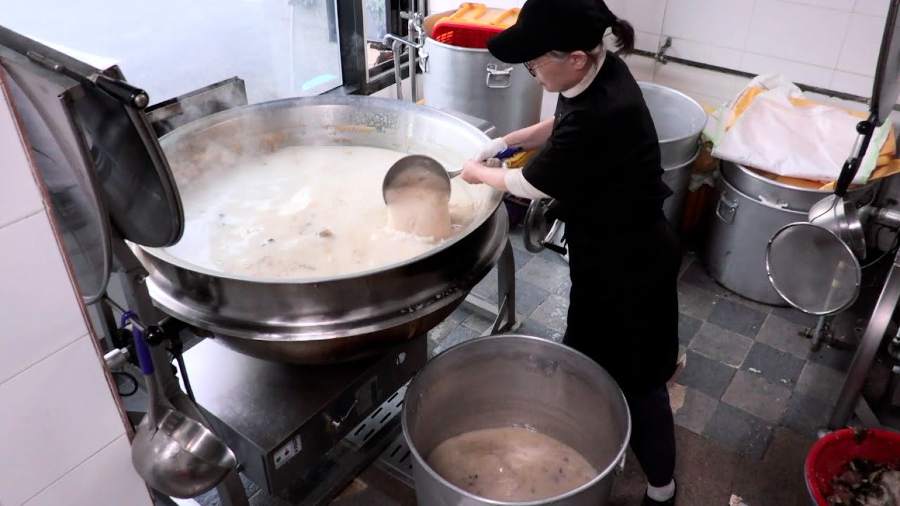 3대 째 이어온 곰탕 맛집! 6백인 분 가마솥 4개에 24시간 팔팔 끓인 진한 맛! ┃Beef-bone soup / Korean soup / Korean street food