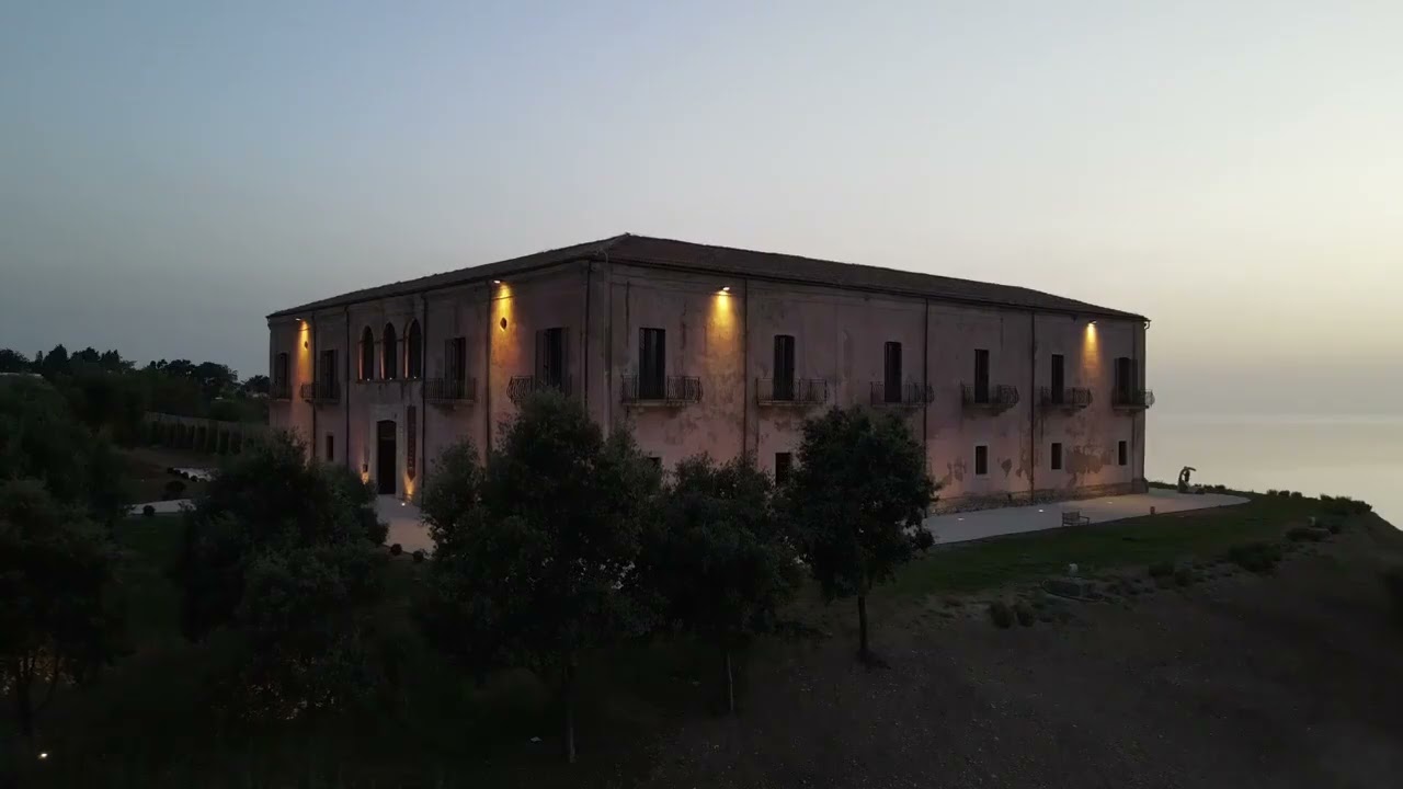 PALAZZO DEI PRINCIPI DI SAN NICOLA ARCELLA DIVENTA DIMORA DI LUSSO