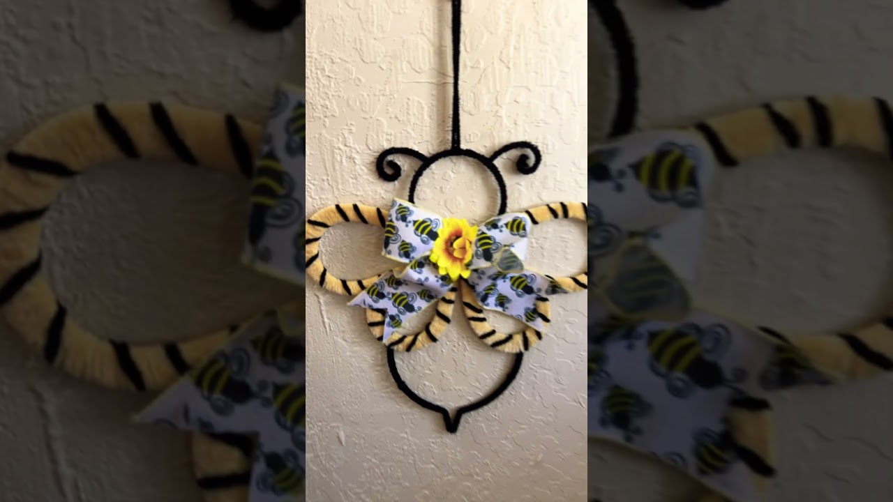 Bumble Bee wreath, check out how it was made