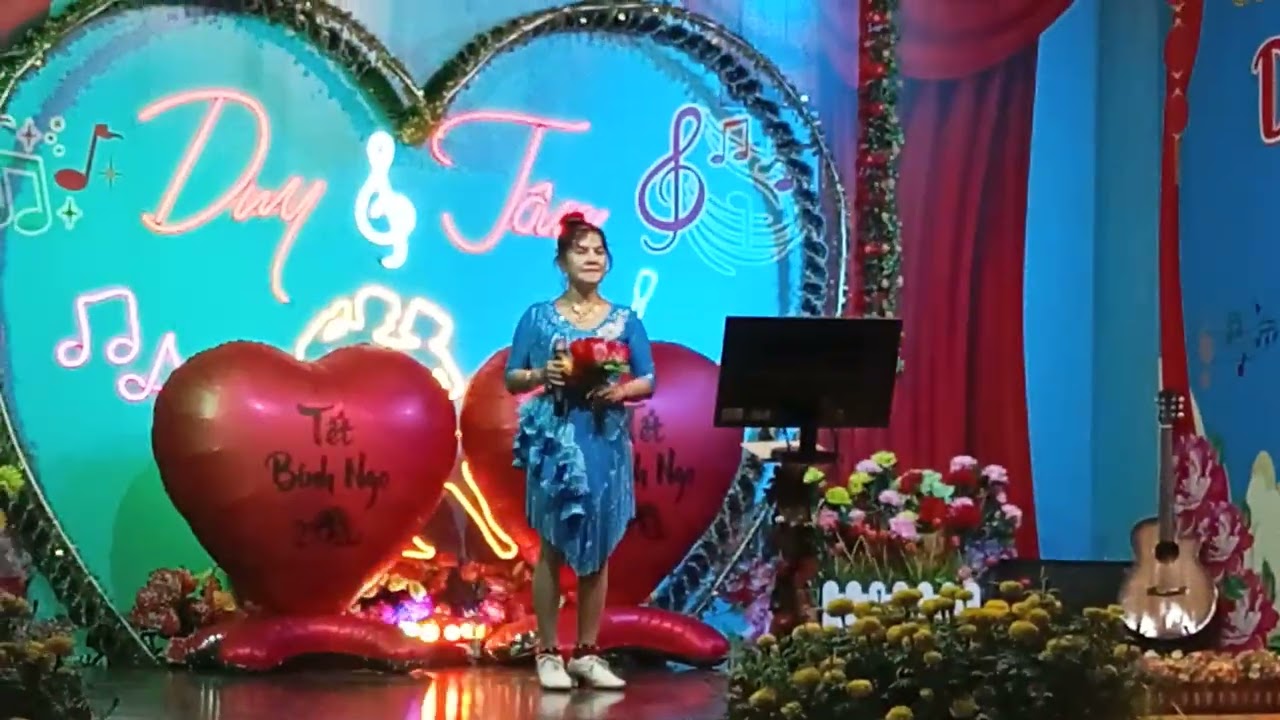 Con bướm xuân 