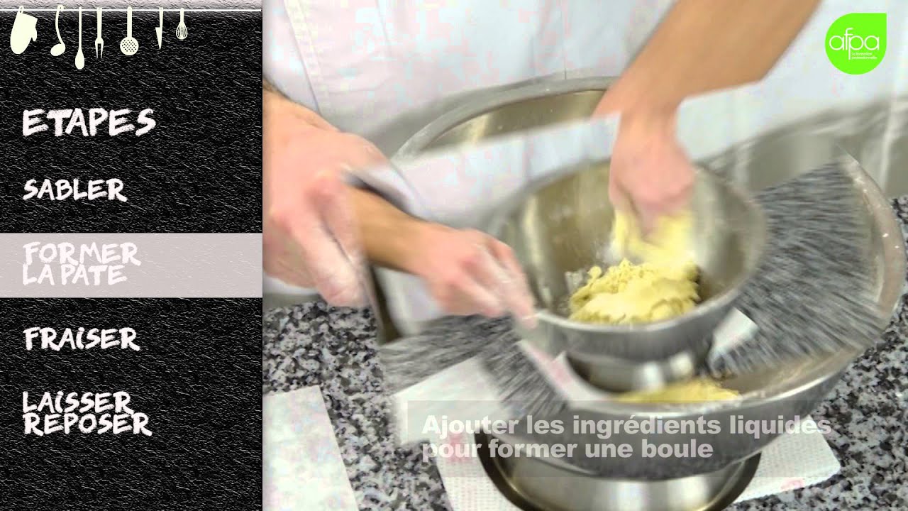 Pâte sucrée à la main