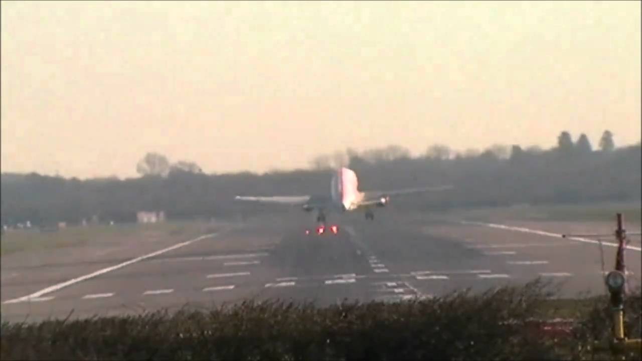 Gatwick Airport Time Lapse