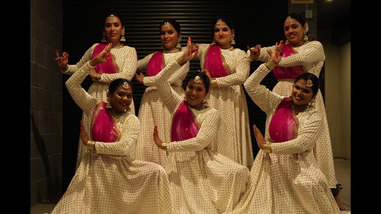 Humsam, Dancing Queens: -Muthukadu Magic Show- semiclassical fusion dance: Jiya Jale fusion