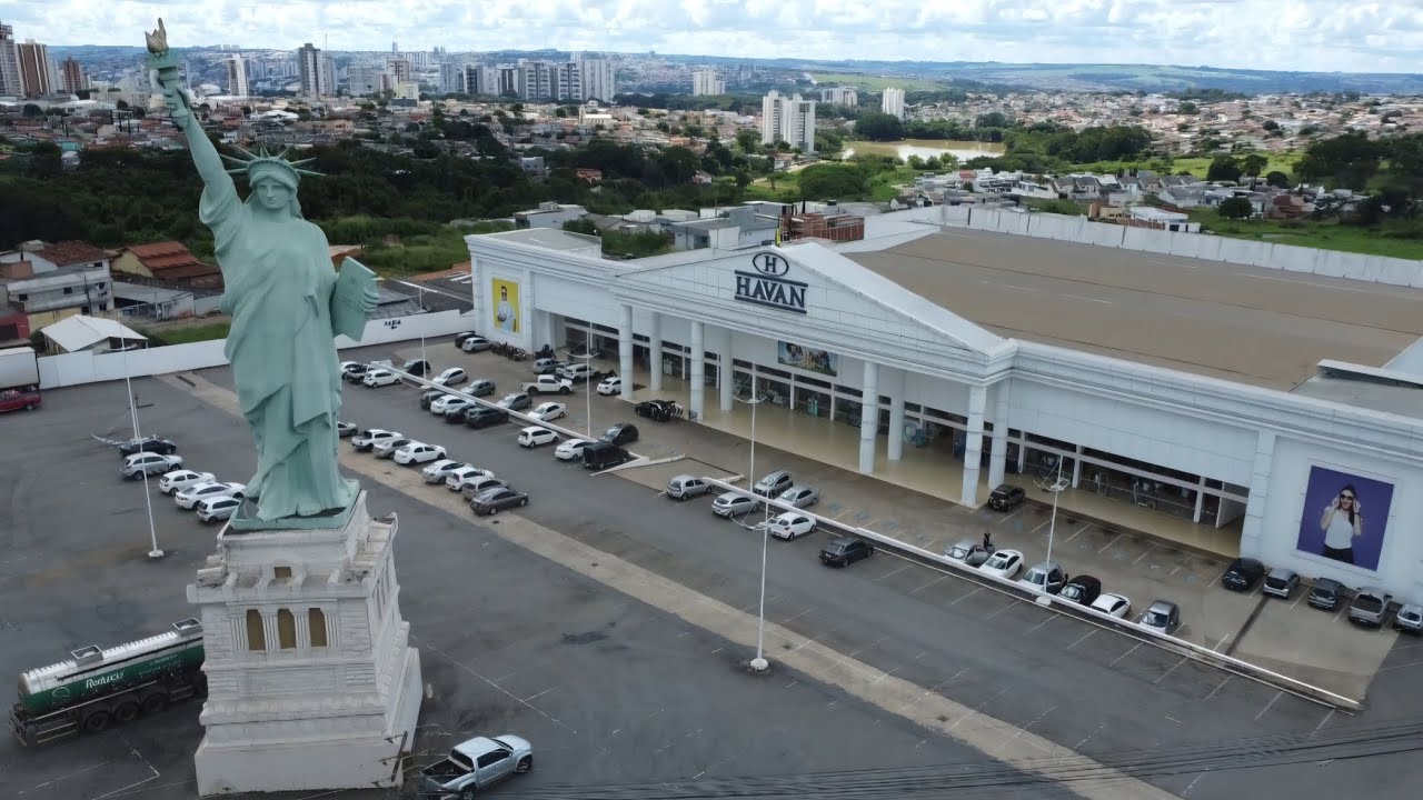 Estátua da Liberdade  - Loja Havan Anápolis  - Trevo BR 153 X BR 060 - Drone Video