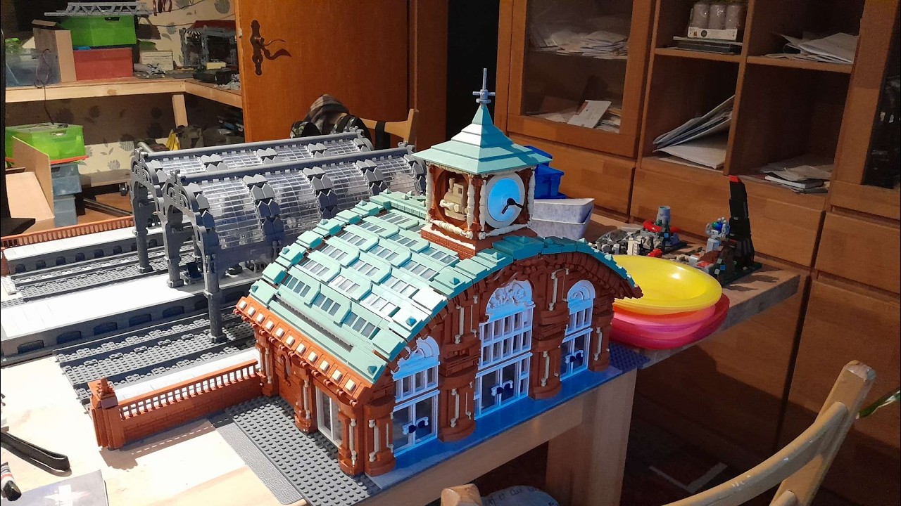 Module und Personal für den Bahnhof 108421 von Bluebrixx