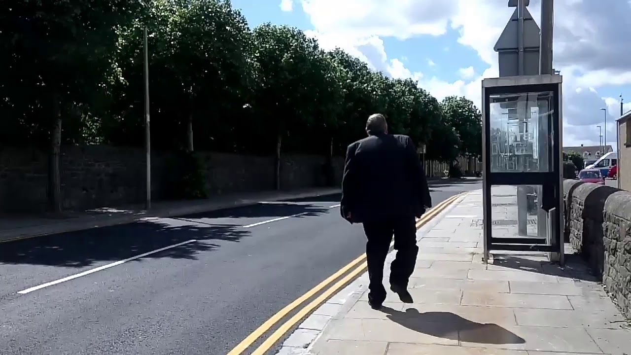LLANELLI,UK  (WALKABOUT)