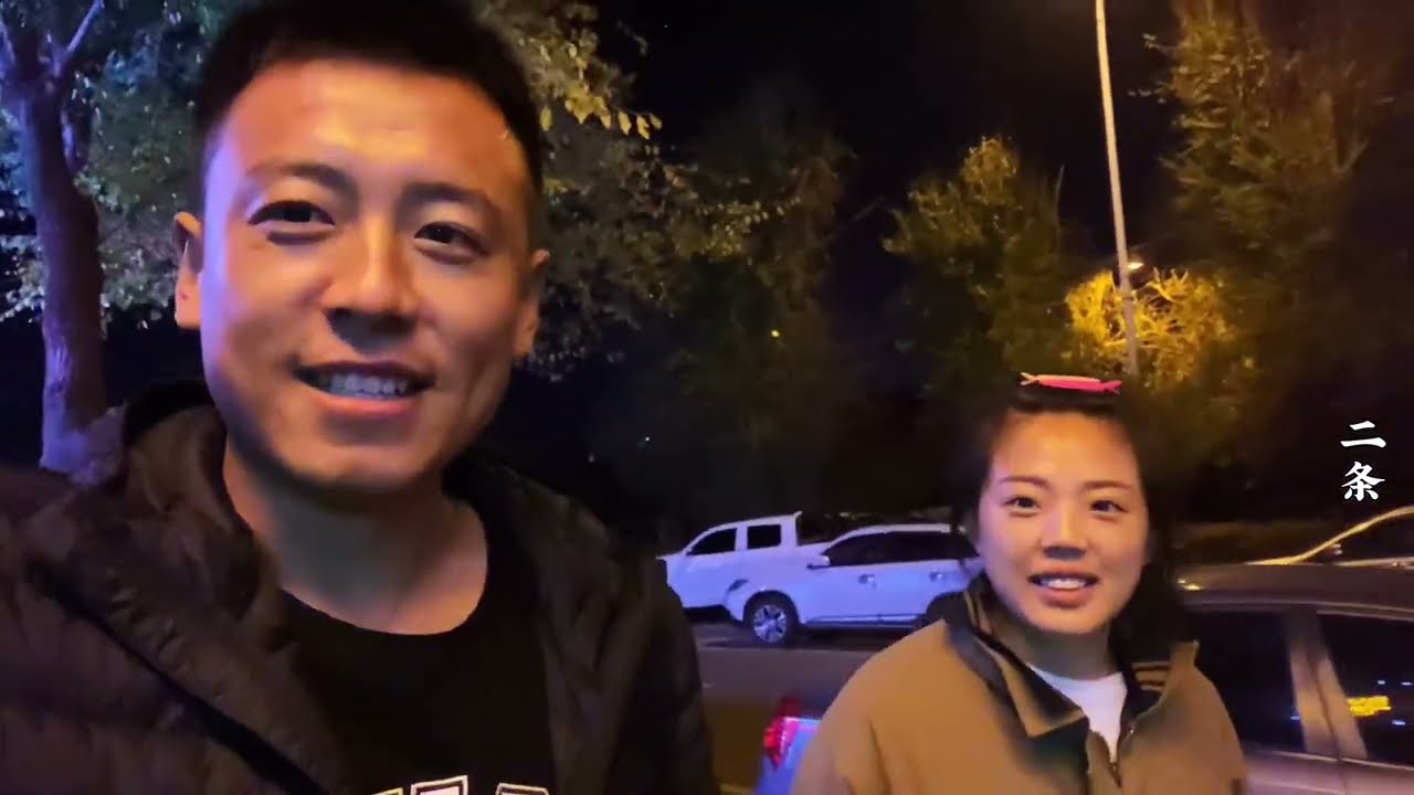 俩儿子有多能吃？二条和媳妇打包饭菜回家，转眼间就剩空碗！