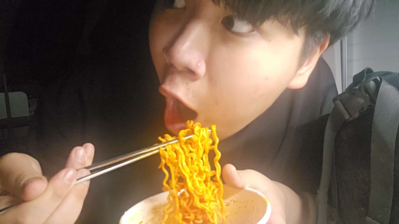 아니 왜 지금 치킨이 오는데