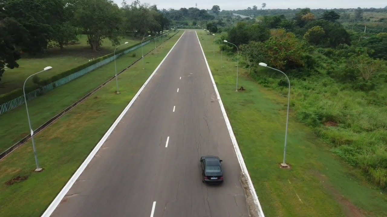 On fait un tour à Yamoussoukro, Côte d'Ivoire, Driving around Yamoussoukro