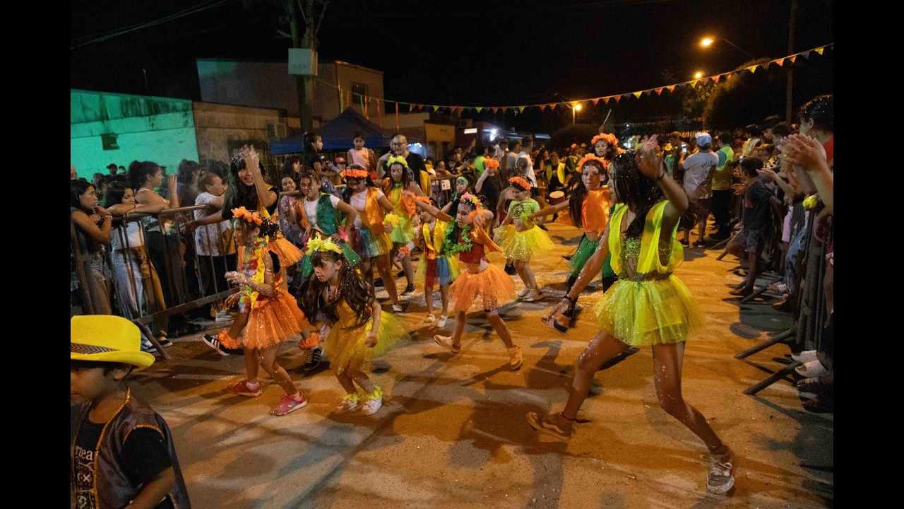 Cabal celebró los Carnabarriales 2026 con música, desfile y fuerte participación barrial