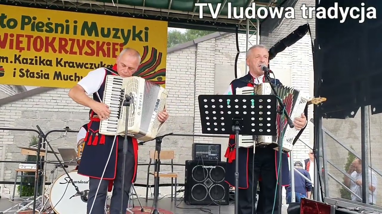 SŁODKIE MALINY Kapeli MAŁEGO WŁADZIA - tata gra a urocza czarnowłosa córeczka tańcuje z Mariuszem