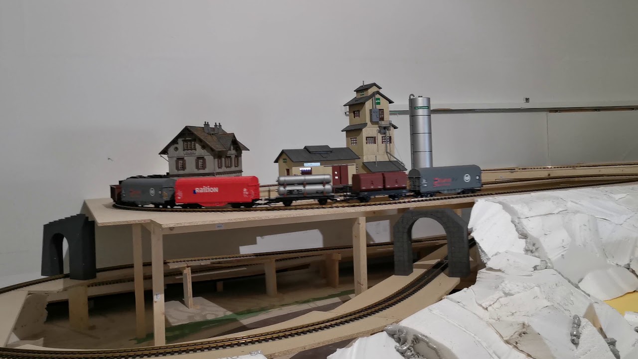 Lgb innenanlage 50 auf grosser Fahrt