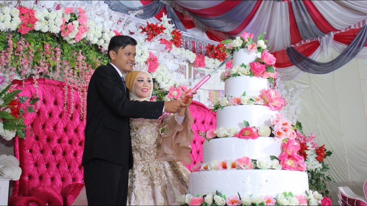 Potong Kue Wedding, Irma Desvita,S.Pd & Rosyid Sidiq,SE - Tata Rias DIFA Pelaminan