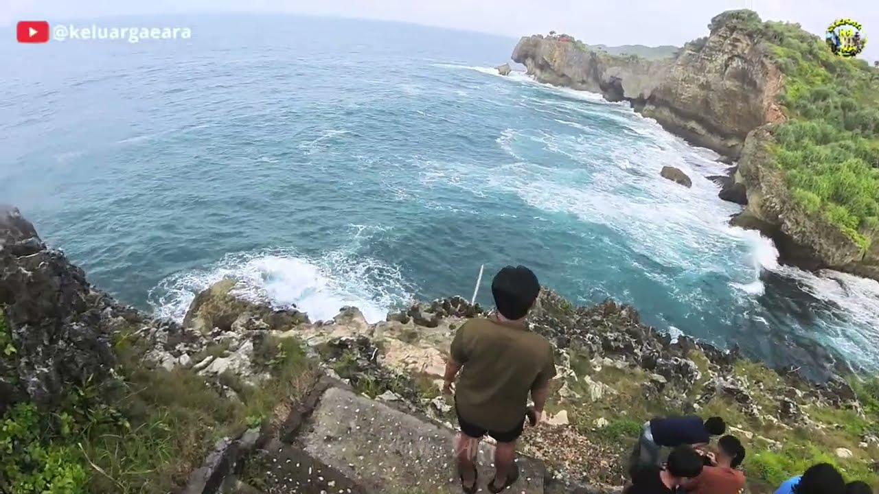 Mengawali 2026 dengan ke pantai, @keluargaeara naik bukit di Pantai Ngedan Gunung Kidul, Yogyakarta