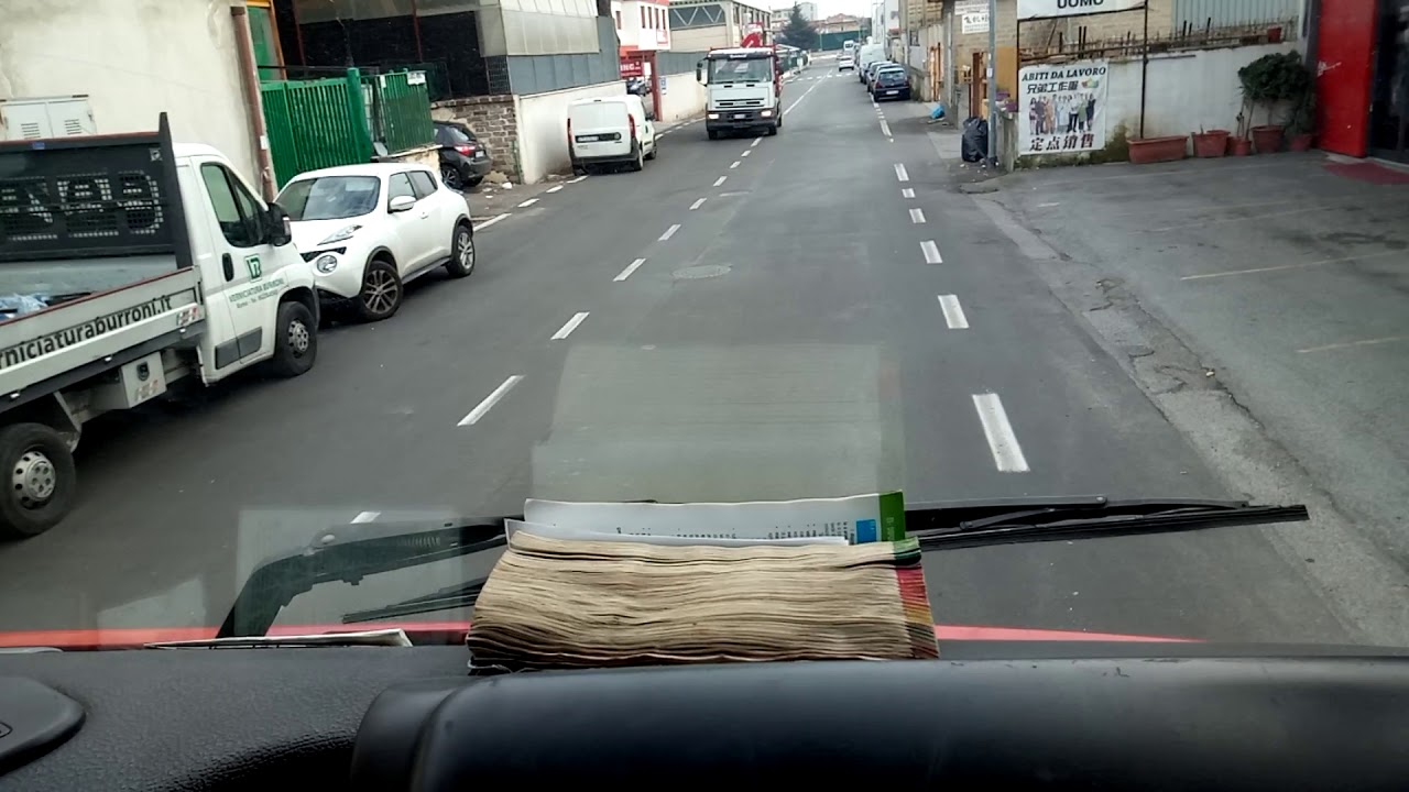Svolte con autotreno in spazi stretti.