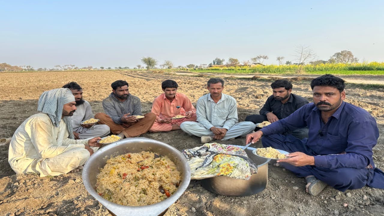 Aj Phir Mazdoor Bhaiyon Ke Liye Banaya Vegetable Pulao | Village Style Vegetable Pulao Recipe
