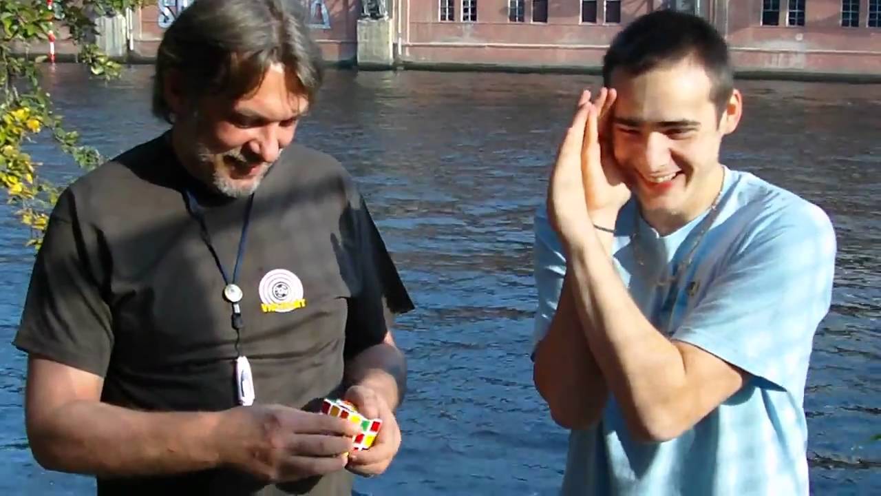 TheTuner & JoCognito vom Videoamt am Rubik&acute;s Cube / Zauberw&uuml;rfel [HD]