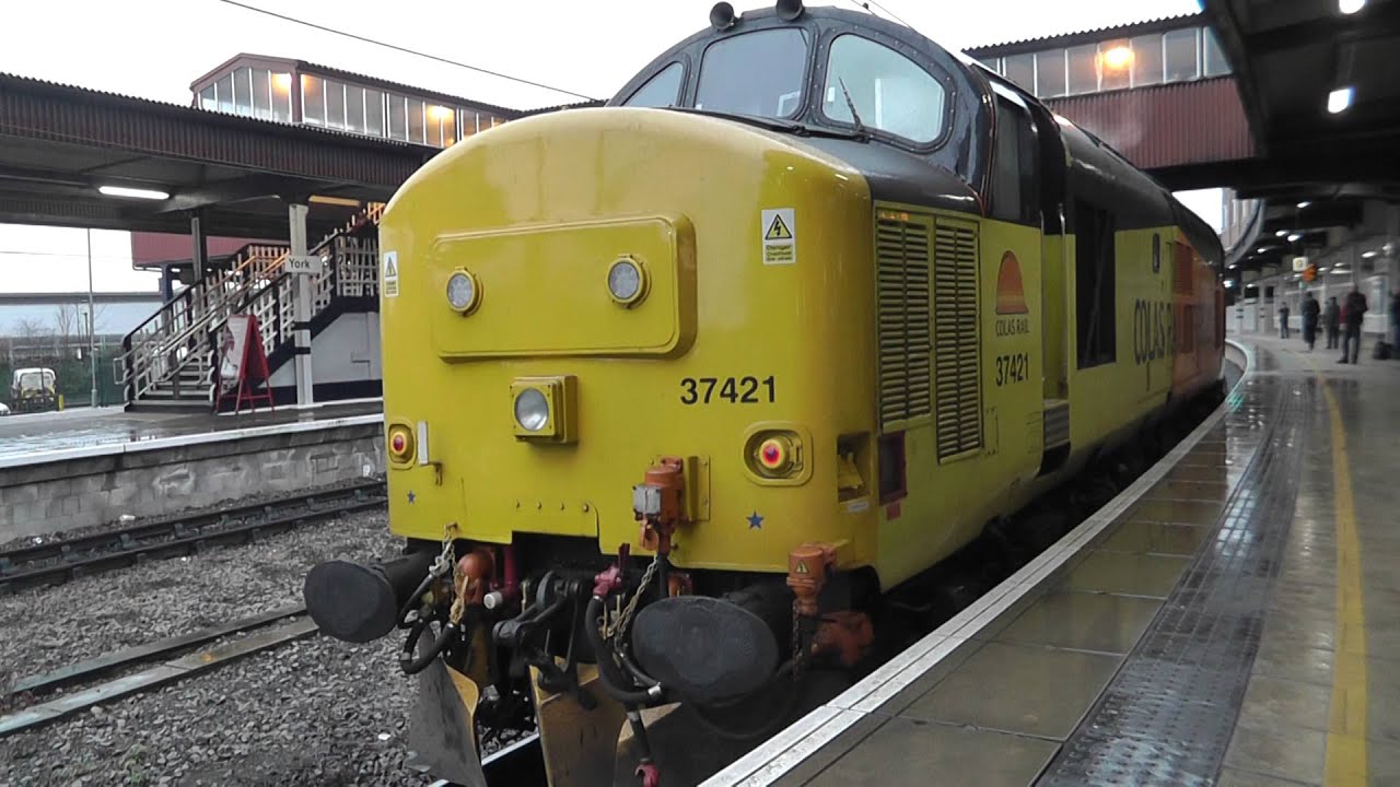 Colas Rail Class 37 Diesel Loco No. 37421 Thrashes Out Of York Station - 12th November 2015