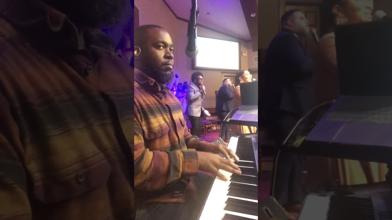 Everybody Praise by URM P&W | Sunday Morning Worship | Ralph Jr. on Keys