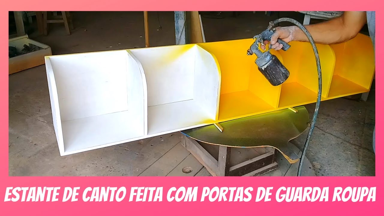 Como fazer prateleira de canto com partes de guarda roupa.