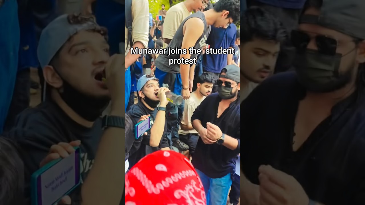Munawar Faruqui joins the student protest with sadakat khan