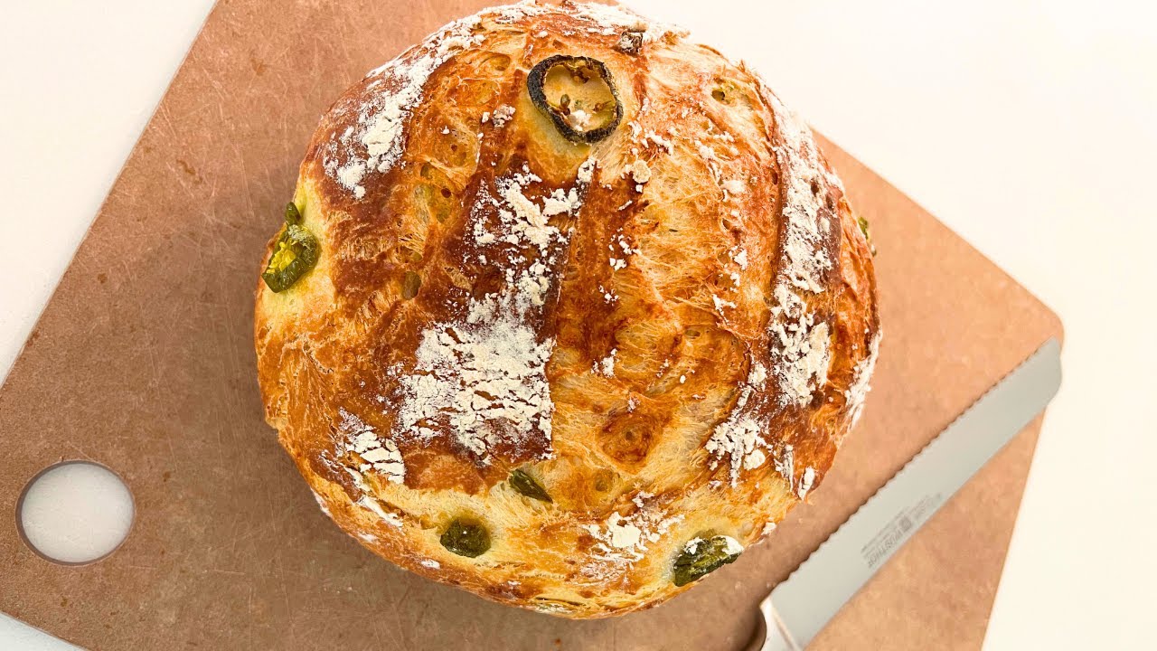 How to make EASY Artisan Dutch Oven Cheese Jalapeño Bread -no knead #easycooking #bread #cheesebread