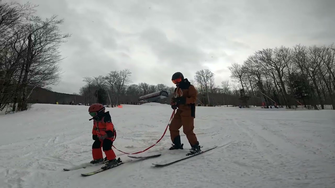 Family skiing at Loon Day 2