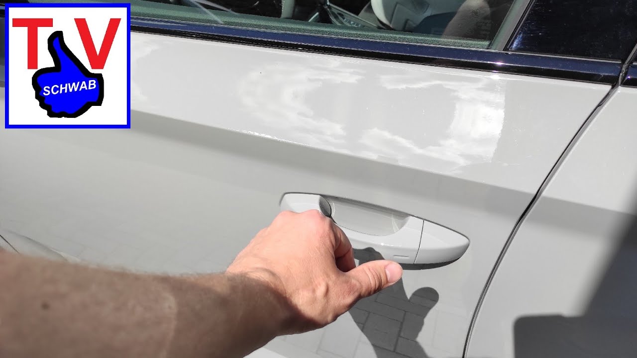 Skoda keyless entry demonstration / keyless go access Vorf&uuml;hrung / Kessy on a car Superb Octavia