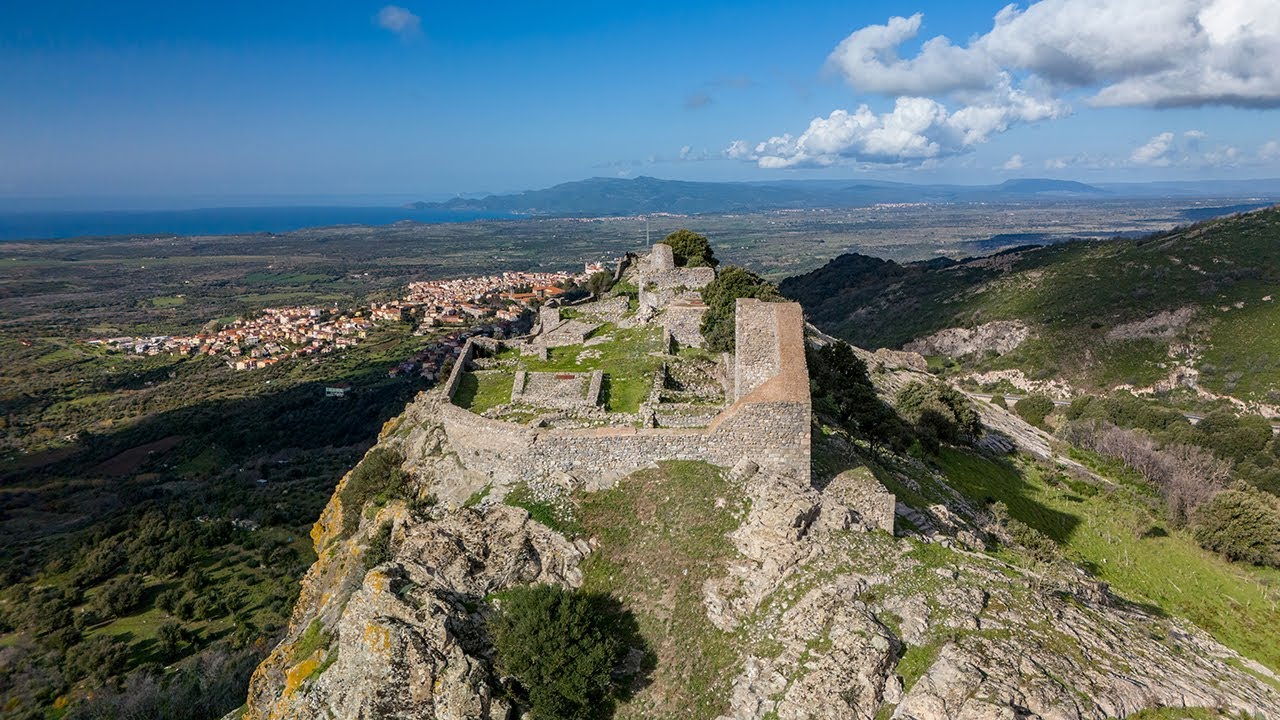 Casteddu Etzu o Castello del Montiferru (Cuglieri - Sardegna) drone 4k