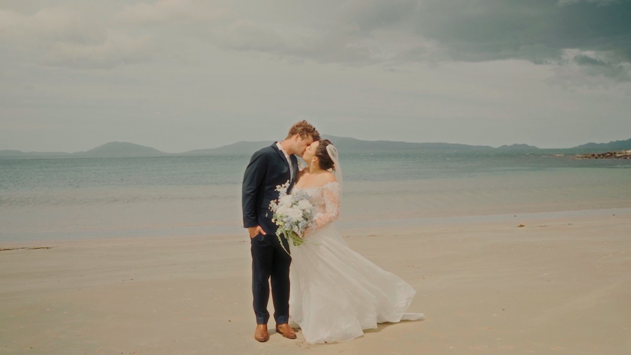 Cragie Knowe Vineyard Wedding | Maddie & Zac | Wedding Highlights