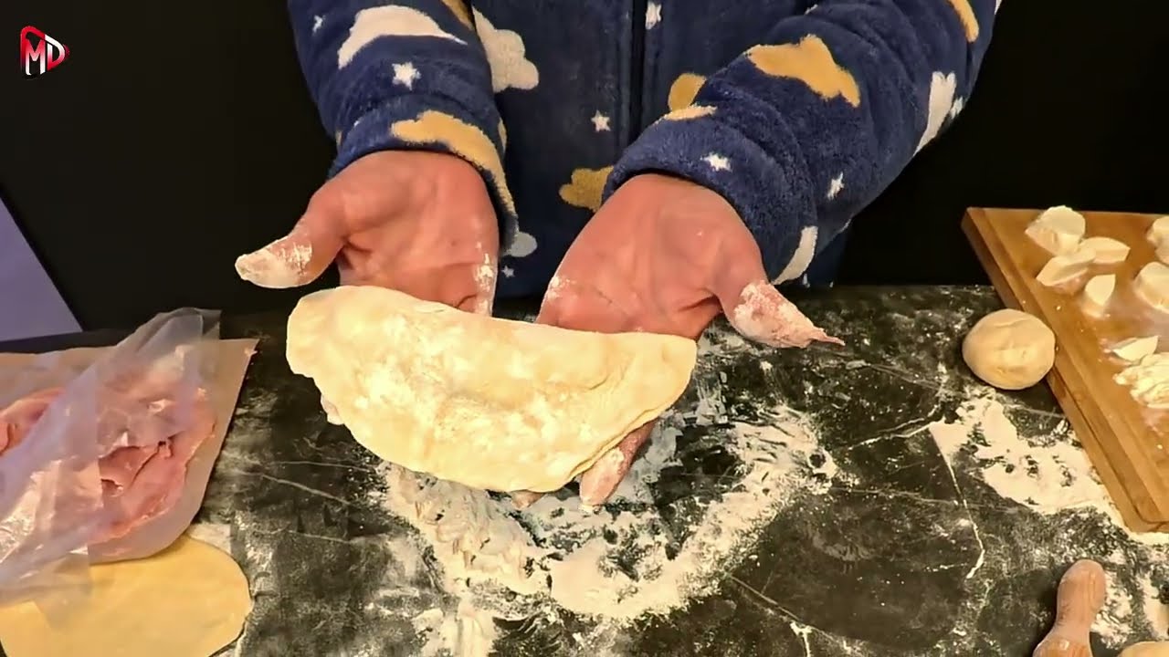 Facciamo i calzoni al forno e fritti fatti in casa dal primo all'ultimo ingrediente