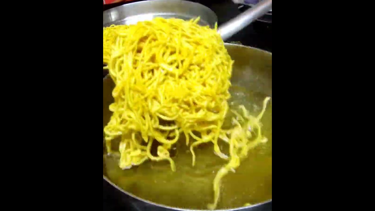 घरगुती खमंग शेव लाडू! पारंपारिक चव! Shev Laddu Easy Recipe #झटपट#झटपट cooking #cooking#viral video
