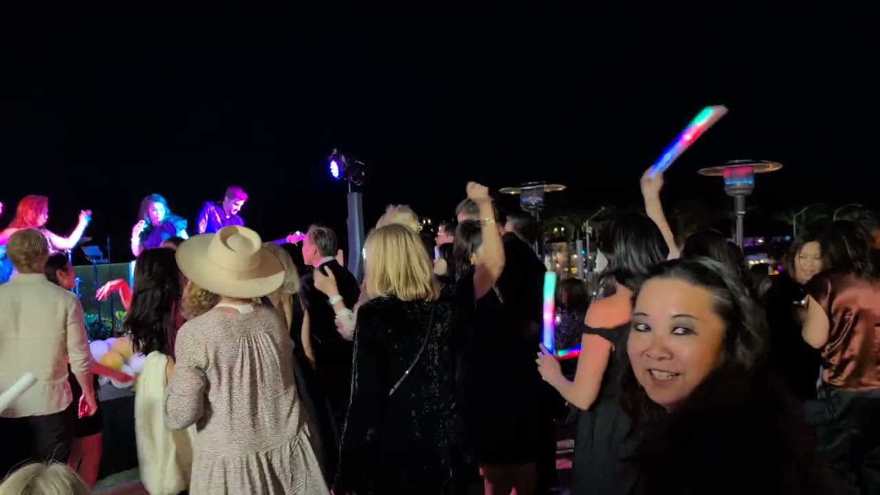 Mimi and Trang: The Go-Go's Medley