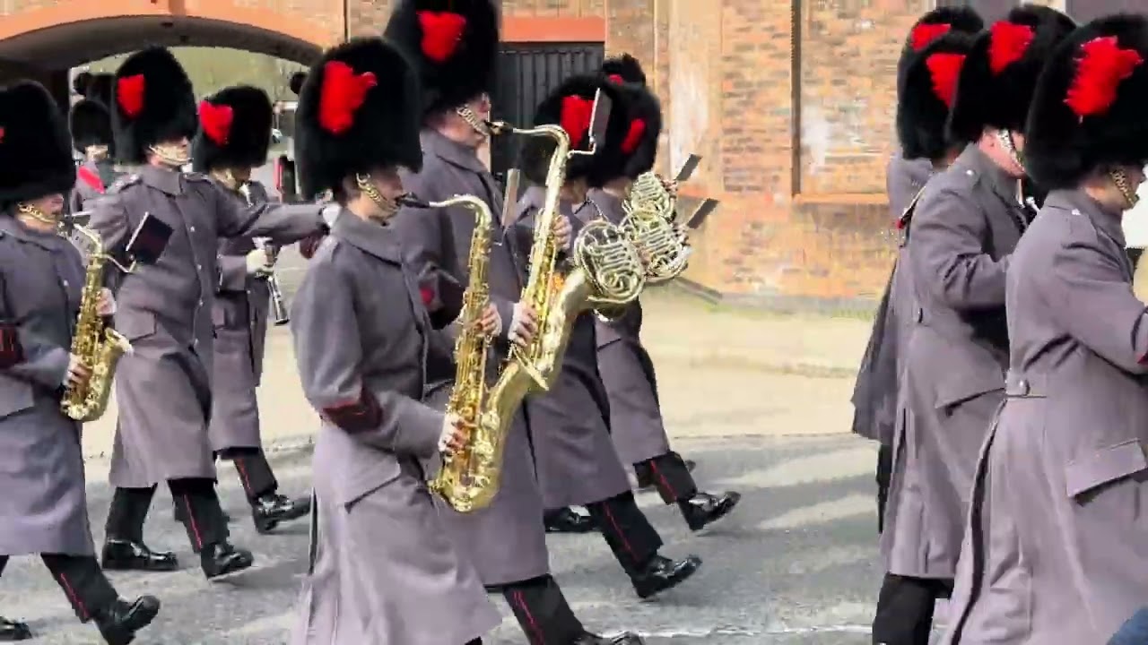 VICTORIA BARRACKS GUARDSMEN PARADE TOWARDS WINDSOR 🏰 