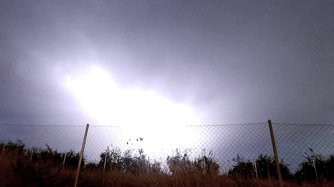 RAYOS Y TRUENOS(Pokemon en el cielo)