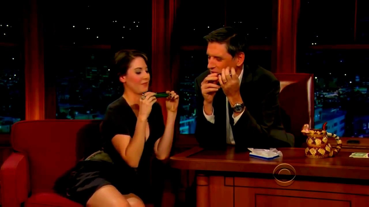 Sexy Alison Brie Flirts with Craig Ferguson on the Late Late Show, Interview Compilation