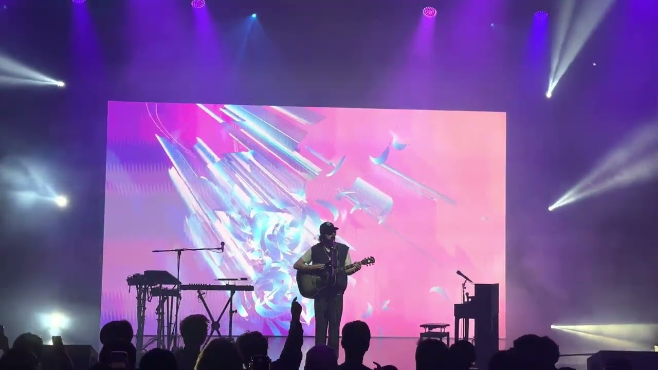 Porter Robinson - Everything Goes On (Live in Singapore)