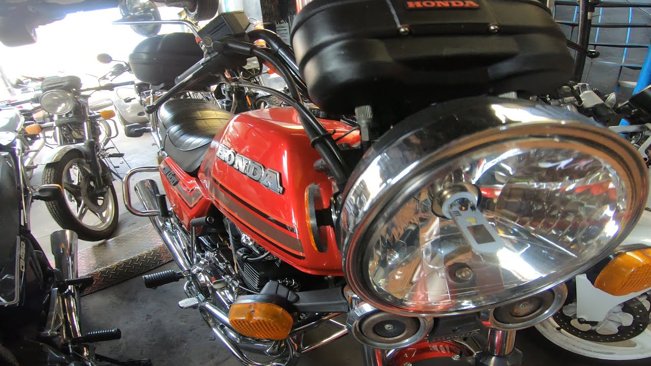 Ca&ccedil;ada por rel&iacute;quias! FUI EM BUSCA DA CB450 DE 5 MIL KM RODADOS NO INTERIOR!