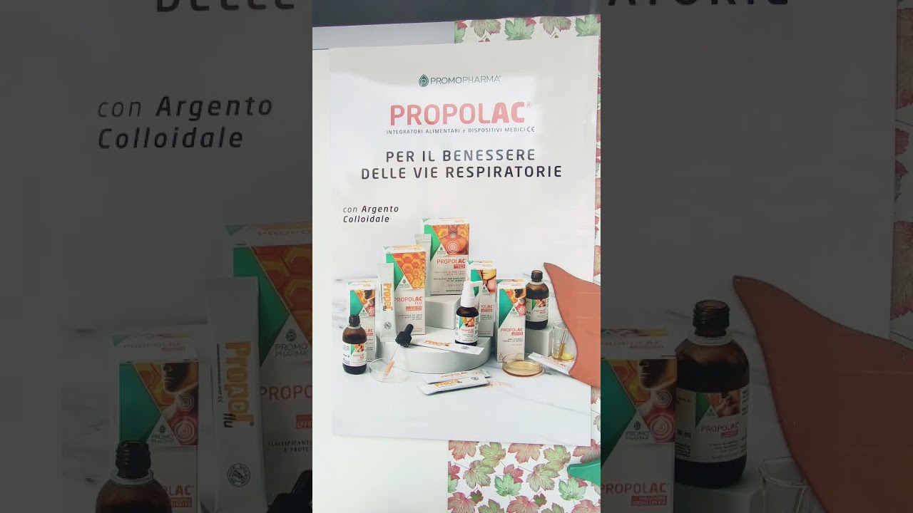 La nuova vetrine della Farmacia San Pietro e Paolo,  tema autunnale