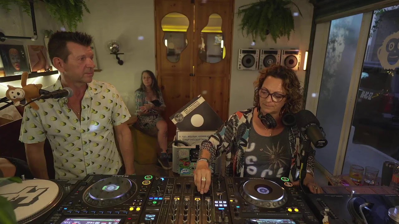 S1 E2  Vinyl Garden with Dazey & Intuit - Mono Tulum