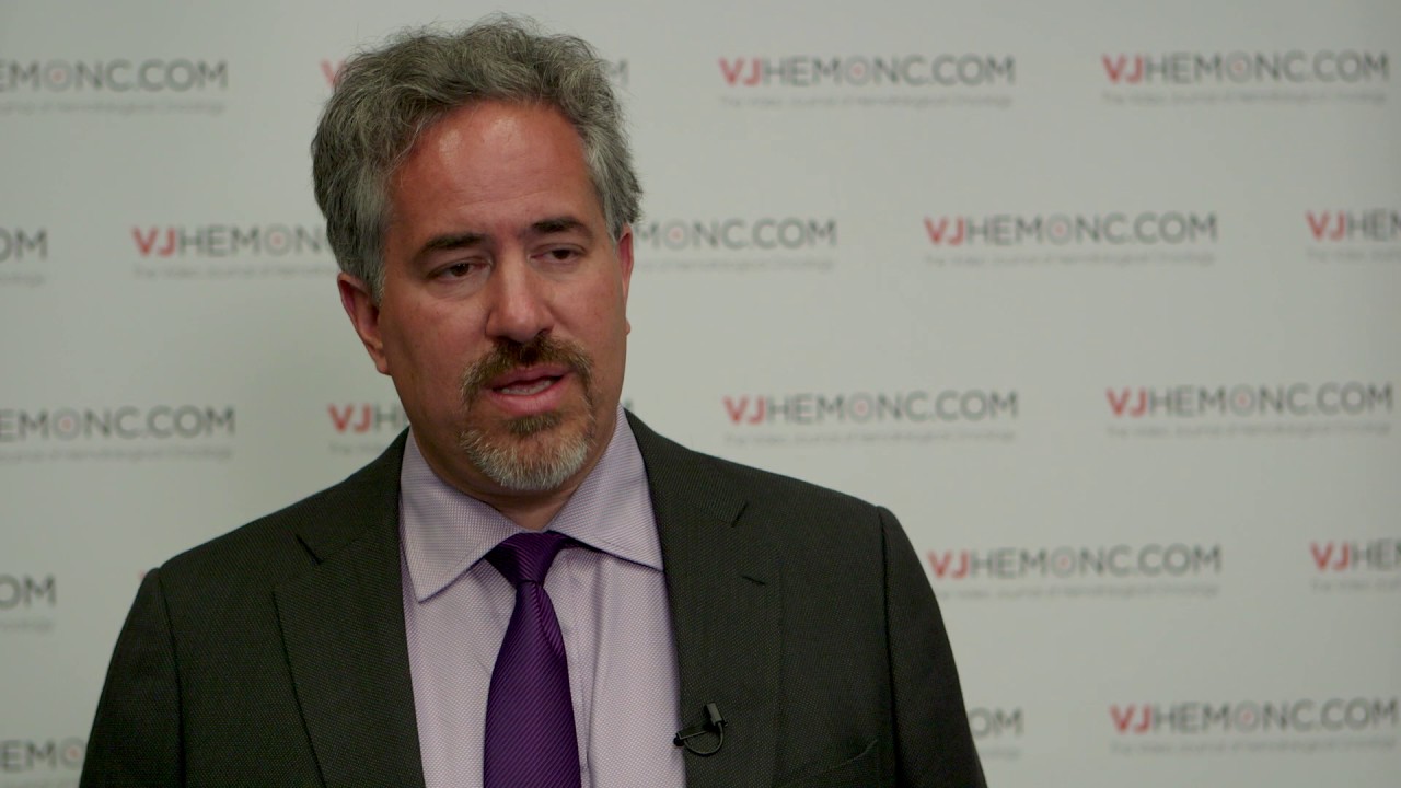 Is momelotinib effective at improving anaemia and splenomegaly in MF?
