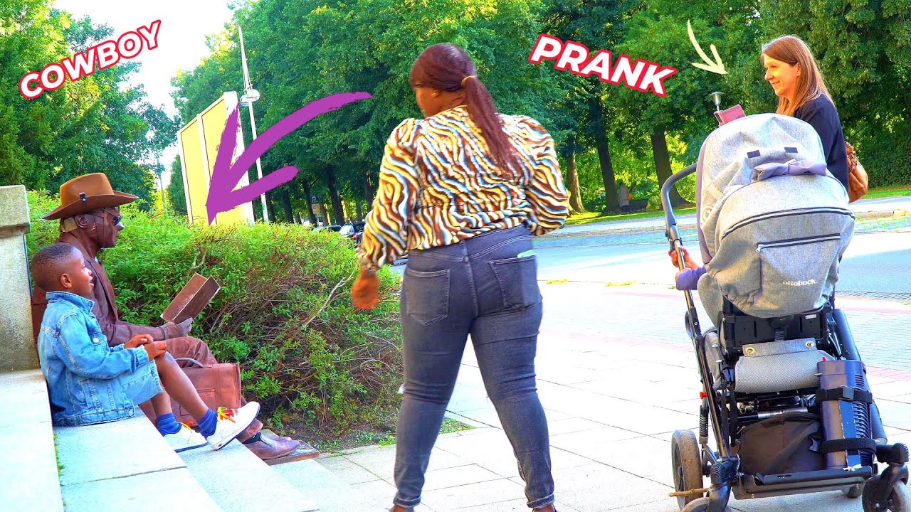The Statue Prank in Germany. Funny reactions of people getting scared.