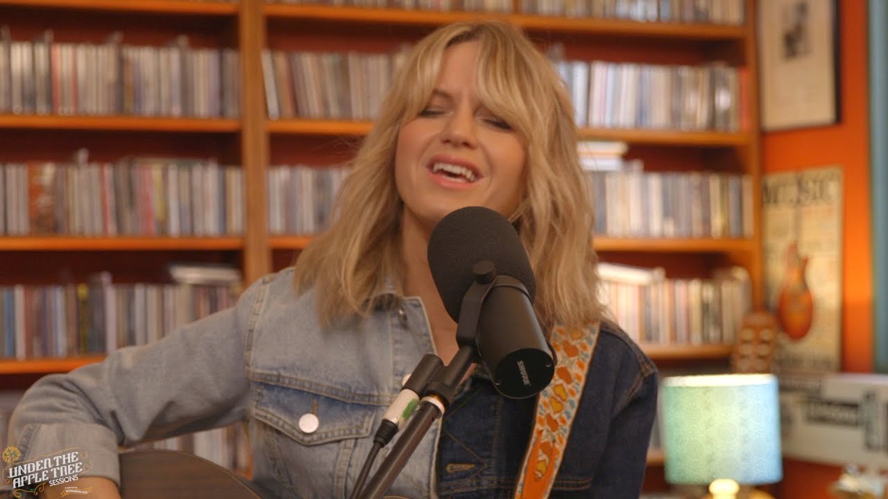 Kerri Watt - 'Kissing Fools' | #UnderTheAppleTree