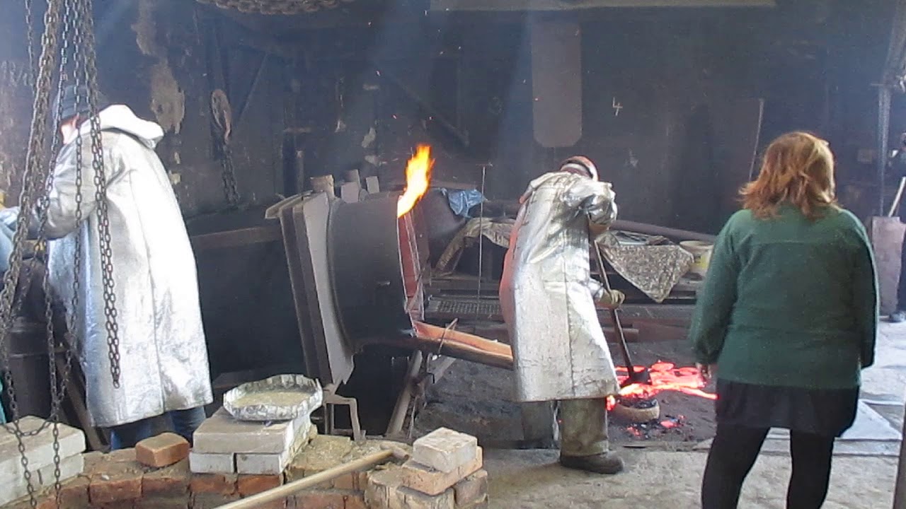 Odlévání zvonu sv. Cyrila a Metoděje / Making of church bell
